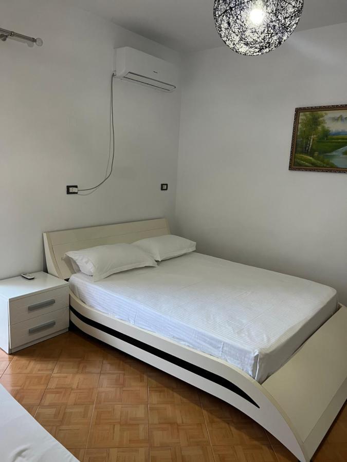 Rooms For Rent Habipi Vlorë Buitenkant foto