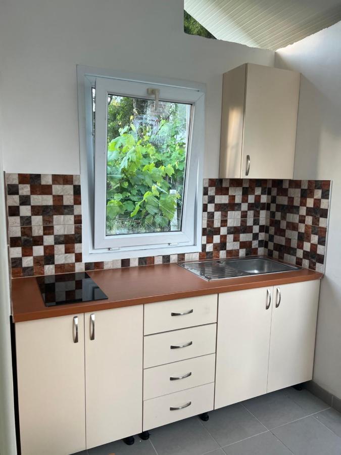 Rooms For Rent Habipi Vlorë Buitenkant foto