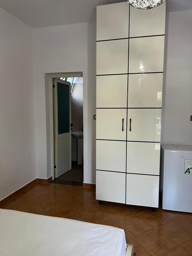 Rooms For Rent Habipi Vlorë Buitenkant foto