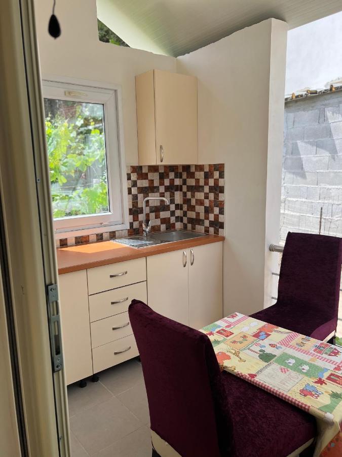 Rooms For Rent Habipi Vlorë Buitenkant foto