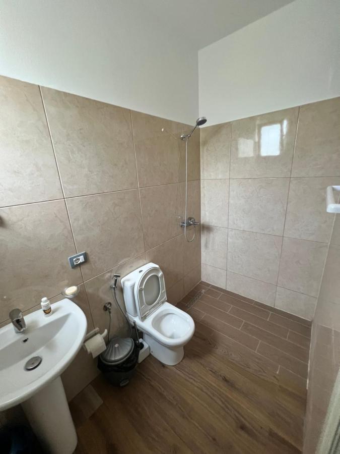 Rooms For Rent Habipi Vlorë Buitenkant foto